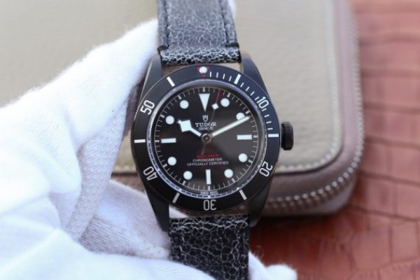 How to buy a Tudor clone watches online in Saudi Arabia?