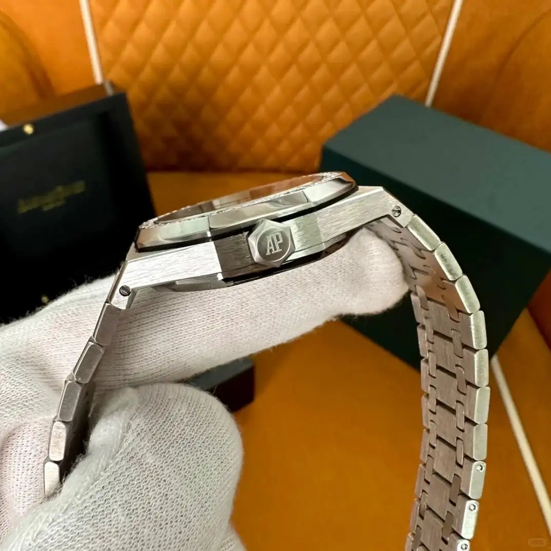 Audemars Piguet Royal Oak Selfwinding Black 15451ST.ZZ.1256ST.01 - gallery
