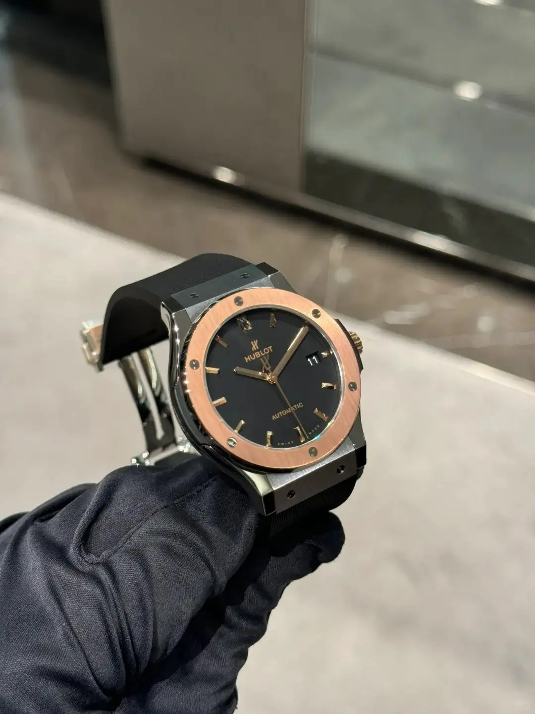 Hublot Classic Fusion Men Automatic Black Rubber Watch 511.NO.1181.RX - gallery