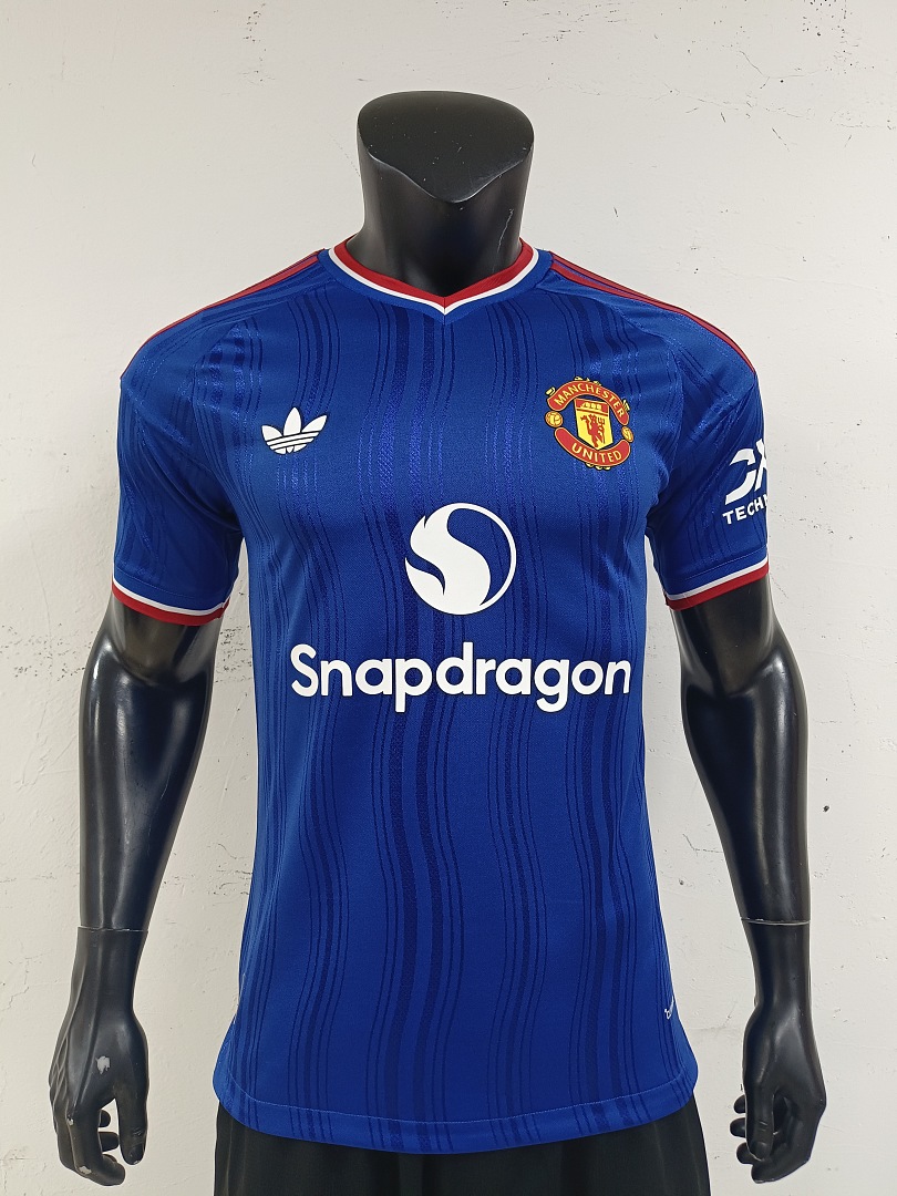 26-27Manchester UnitedAway - view 5